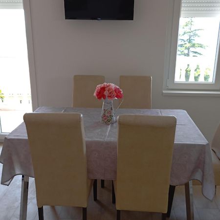 House Daniela Apartment Omisalj Luaran gambar
