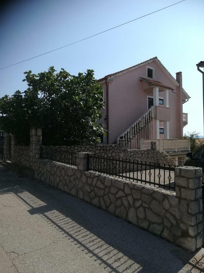 House Daniela Apartment Omisalj Luaran gambar